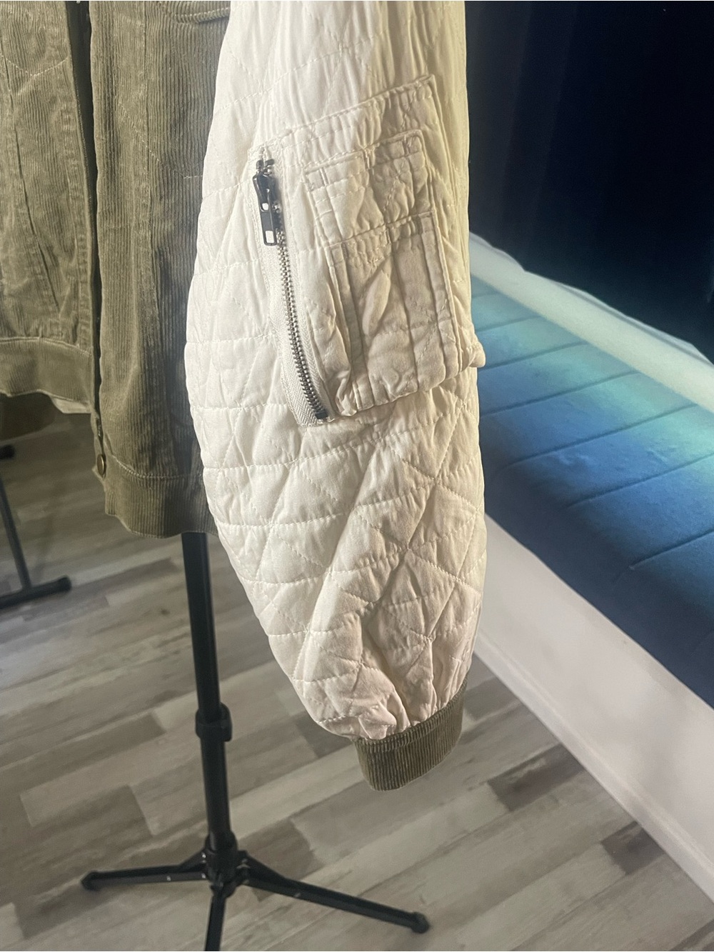 J.nna "Queen Kitty" Print Vintage Style Aviator Jacket in Olive Cream - Picture 10 of 14